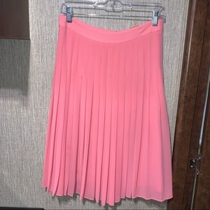 Fun bright pink pleated skirt!